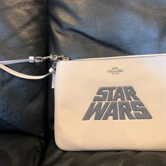 Star Wars COACH Wristlet White New Never Used - Picture 2 of 7